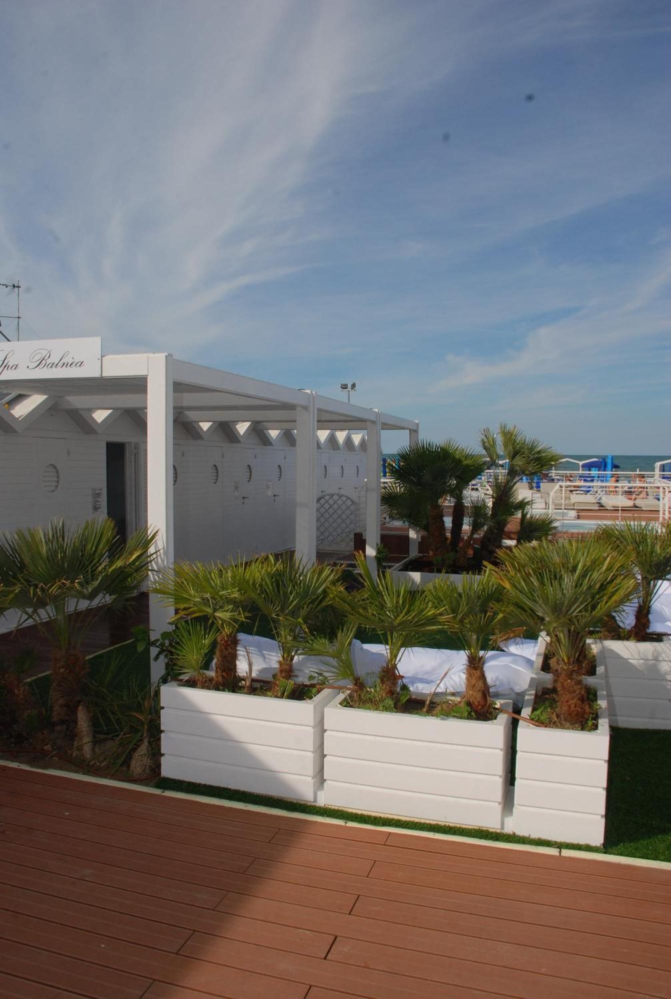 Residence Auriga Rimini Bagian luar foto