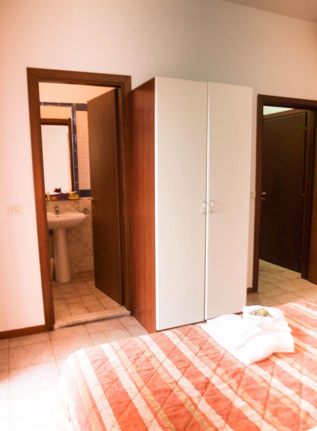 Residence Auriga Rimini Bagian luar foto