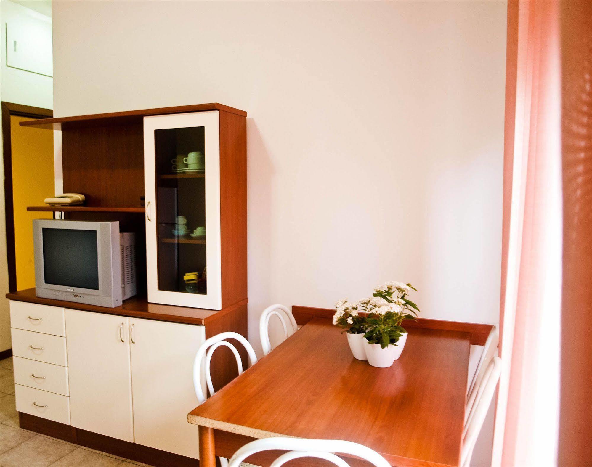 Residence Auriga Rimini Bagian luar foto